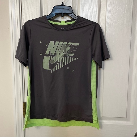 Nike Other - Nike big boys Dri-Fit short sleeve top Size XL